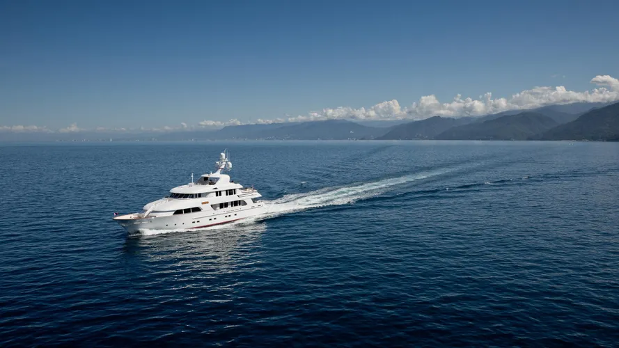 onika-motor-yacht-Delta-Marine-41m-2014-cruising