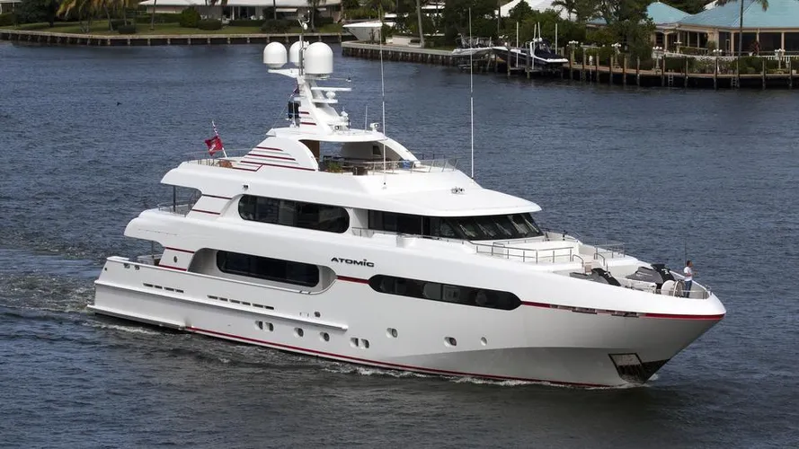 atomic-motor-yacht-sunrise-2014-45m-half-profile-cruising