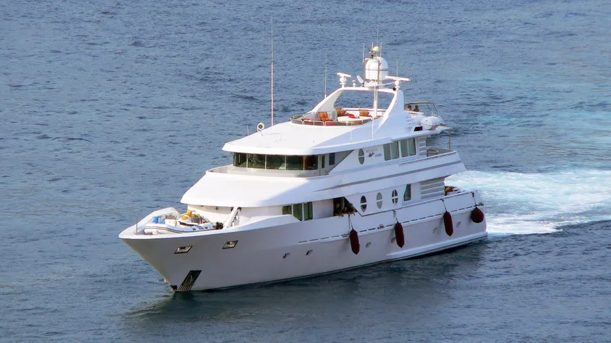 northern-cross-motor-yacht-marinteknik-verkstads-ab-1991-43m-half-profile