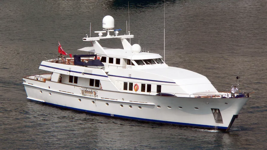 fiorente-motor-yacht-ferronavale-passagemaker-34-1990-37m-half-profile
