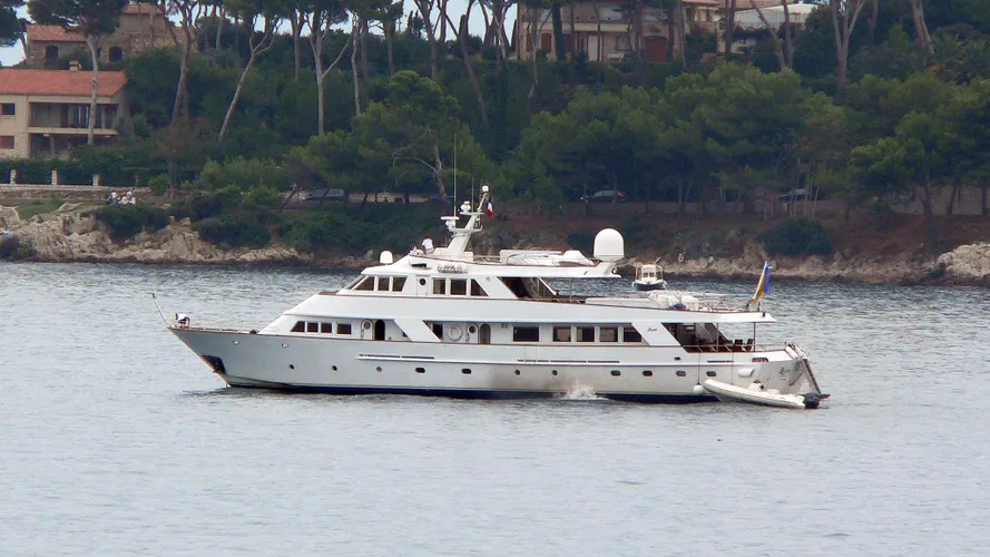 quivira-motor-yacht-benetti-1979-34m-profile-before-refit