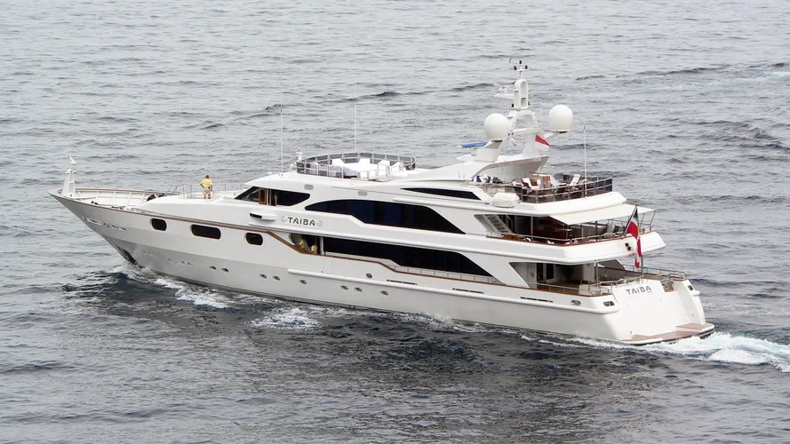 yolo-motor-yacht-benetti-1997-50m-cruising-half-profile