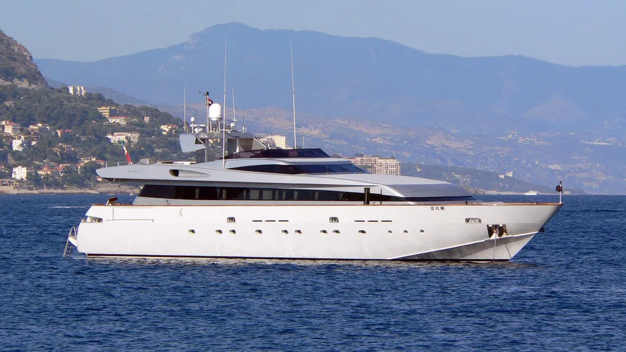 thunderball-motor-yacht-baglietto-2001§-34m-half-profile-before-refit