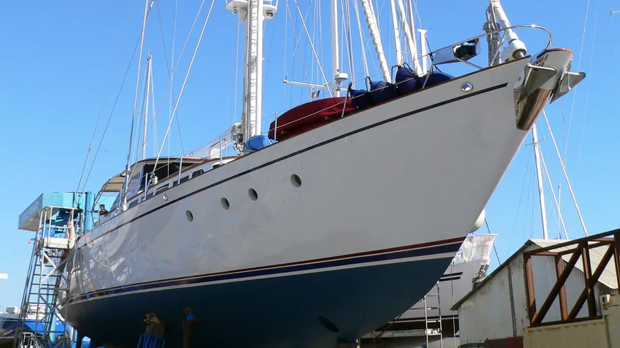 cavu-bow-sailing-yacht-stephens-1983-30m-shipyard