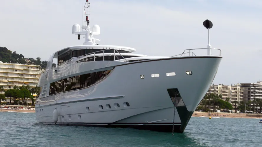 seva-motor-yacht-kaiserwerft-baron-40-5-2006-41m-profile-bow