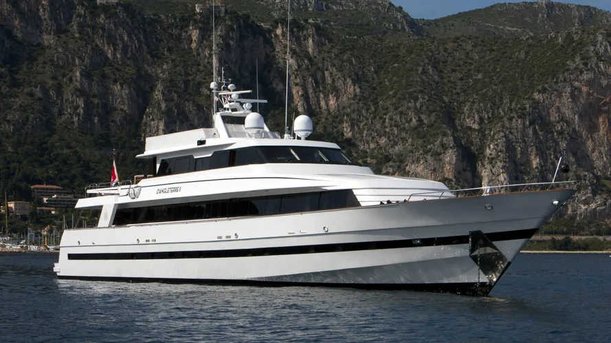d-angleterre-ii-de-copenhague-motor-yacht-w-a-souter-son-1986-42m-bow