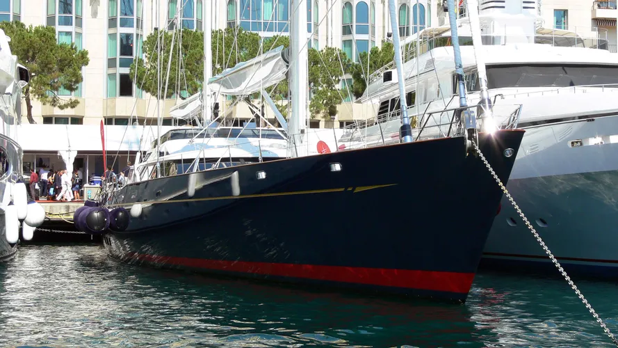 drumbeat-sailing-yacht-alloy-2002-53m-bow