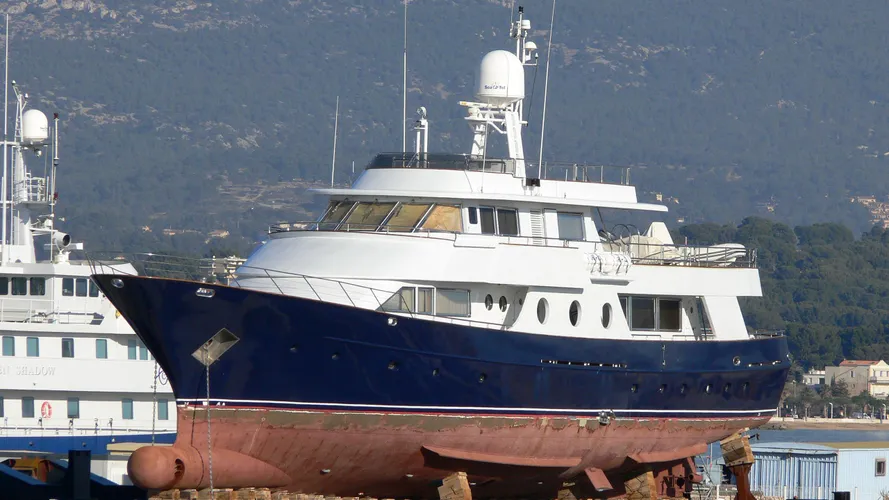 fayza-motor-yacht-nuevo-vulcano-1980-37m-dock