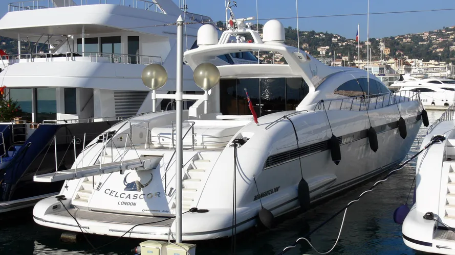 celcascor-motor-yacht-overmarine-mangusta-108-sport-2001-33m-stern