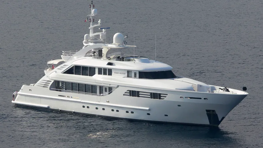 happy-days-motor-yacht-isa-470-2004-47m-half-profile