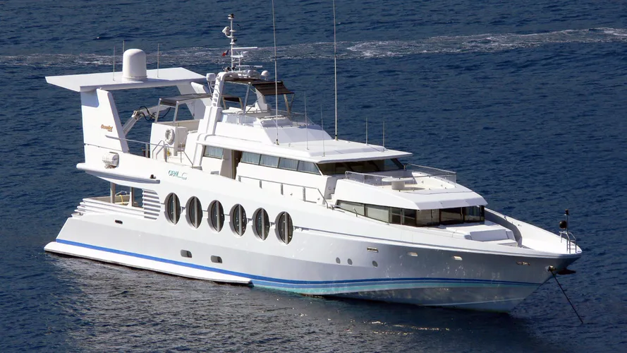 lady-arraya-motor-yacht-oceanfast-1990-40m-stern
