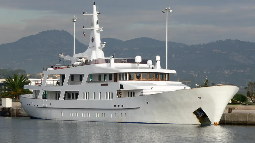 touya-motor-yacht-smit-e-j-1968-55m-half-profile