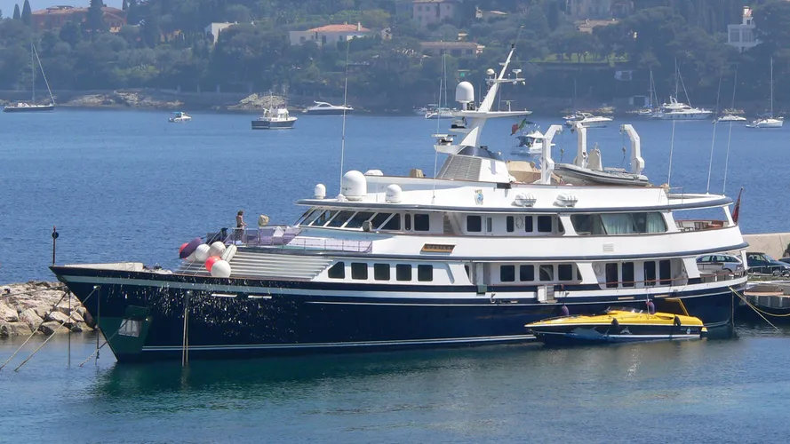 nafisa-motor-yacht-schweers-1986-49m-moored-profile