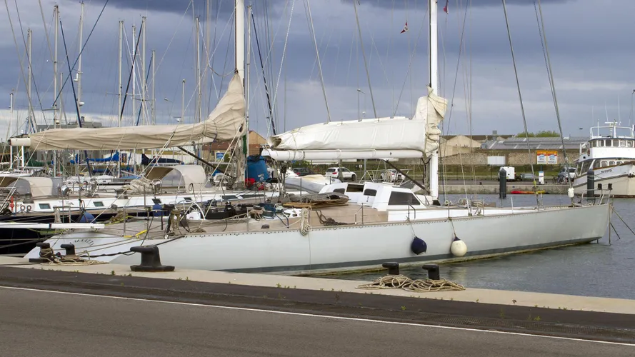 amaalta-sailing-yacht-pouvreau-1981-26m-half-profile