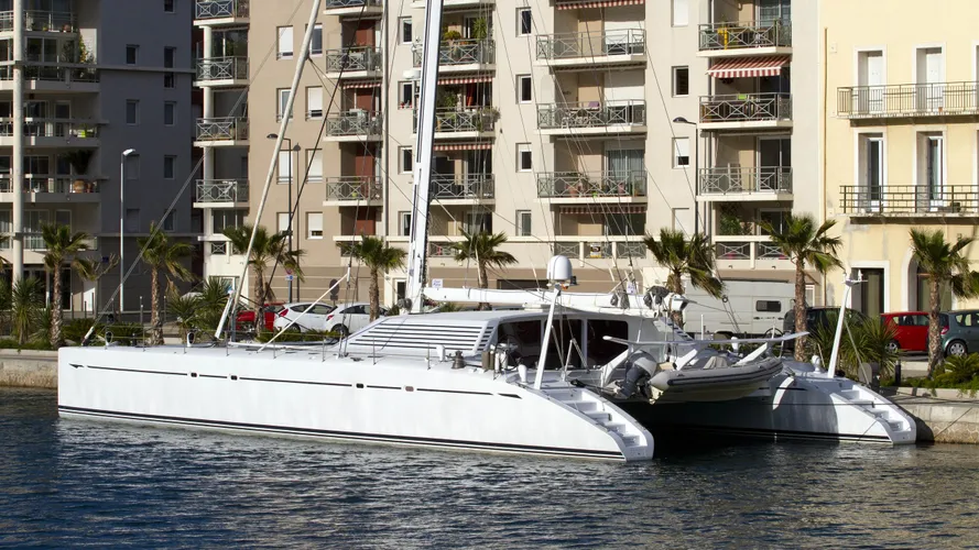 magic-cat-sailing-yacht-multiplast-1996-25m-profile