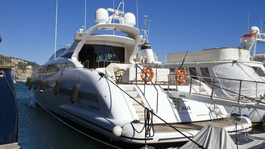 u wish vera motoryacht overmarine 2011 31m stern