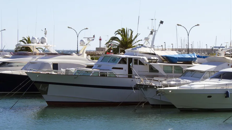 queen-v-motor-yacht-burmester-1970-26m-profile
