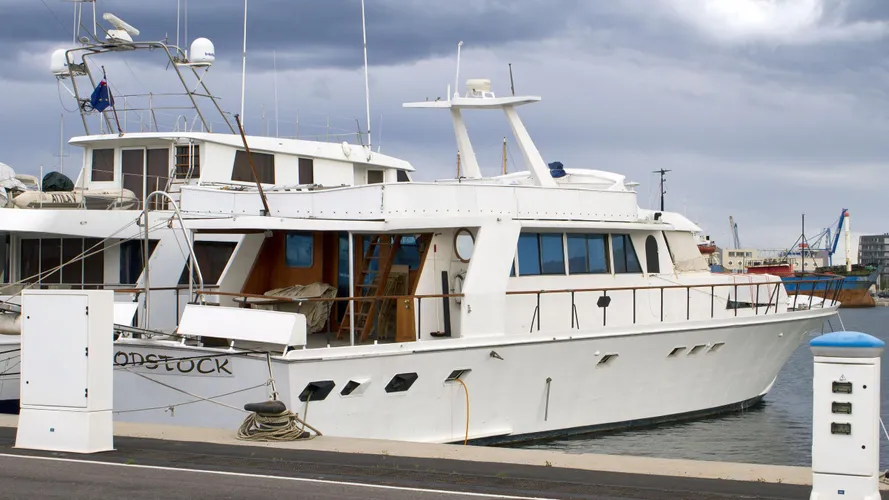 woodstock-motor-yacht-cnl-1993-27m-stern