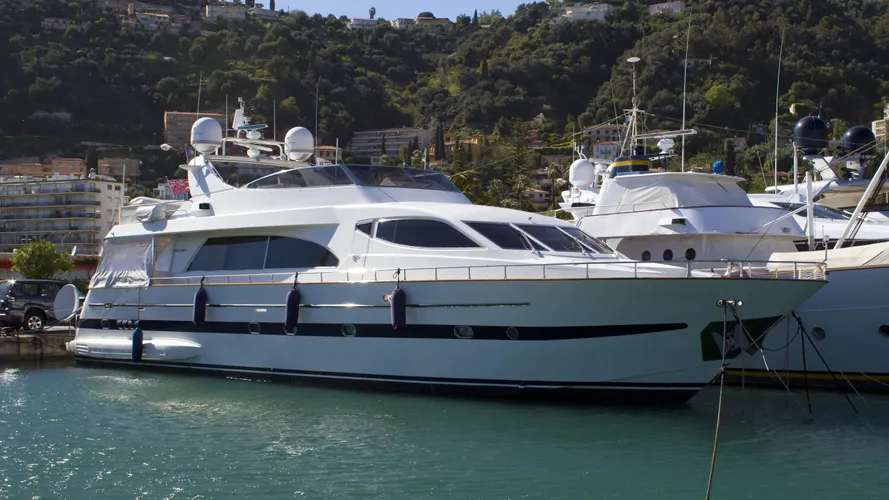 important-business-motor-yacht-falcon-86-1999-26m-half-profile
