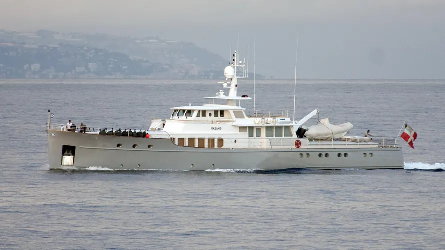 okeanis-motor-yacht-ocea-commuter-130-2003-40m-profile