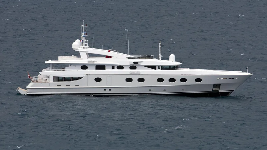 queen-aida-motor-yacht-benetti-2002-50m-profile