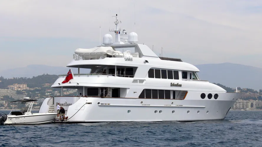 relentless-motor-yacht-trinity-142-2001-43m-stern
