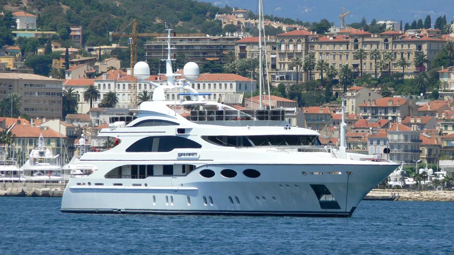 my-falcon-sai-ram-motor-yacht-benetti-2004-52m-half-profile
