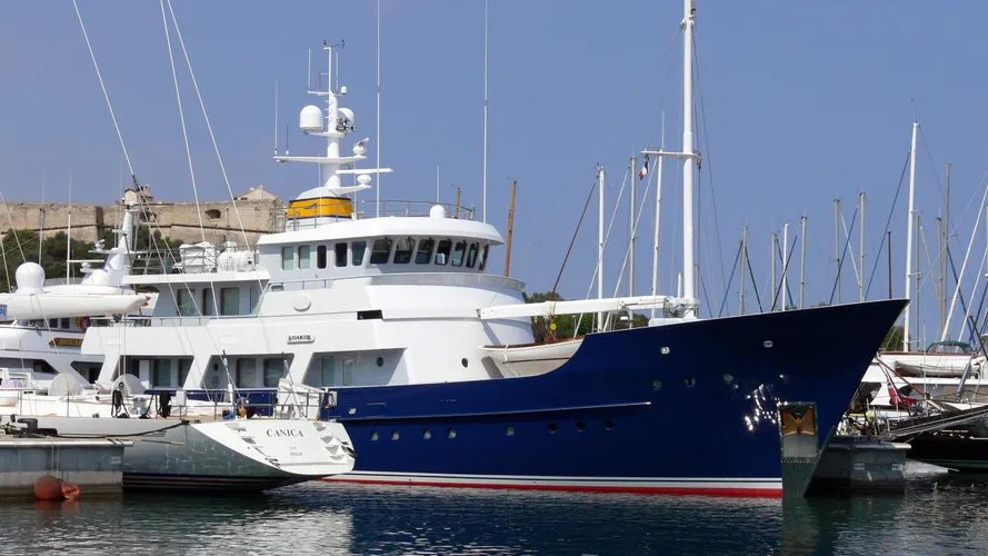 aumichakiad-suakin-explorer-yacht-hakvoort-1997-37m-half-profile