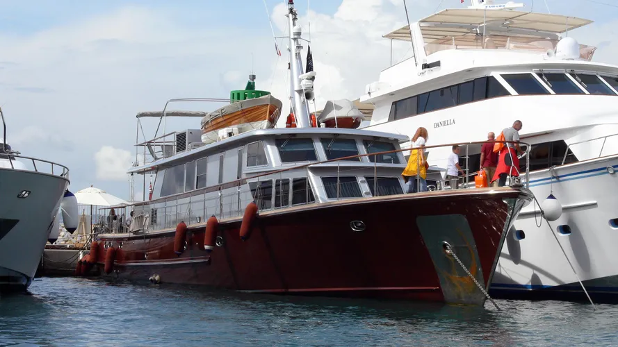tempest-ws-motor-yacht-esterel-1963-32m-bow