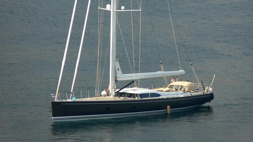 far-and-wide-sailing-yacht-southern-wind-2007-30m-half-profile