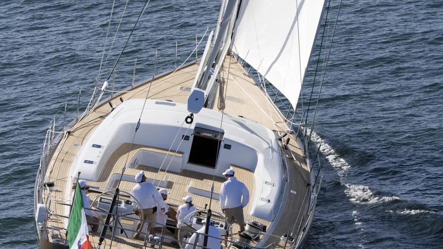 far-and-wide-sailing-yacht-southern-wind-2007-30m-stern