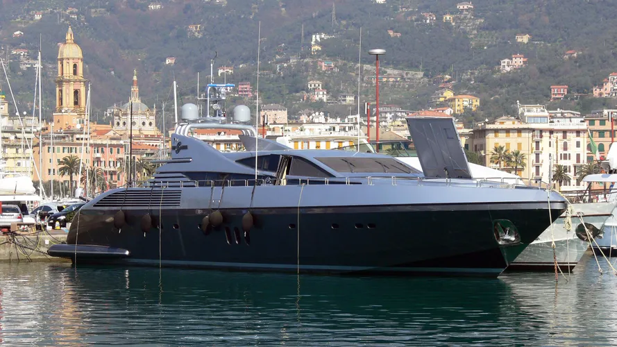 exxtreme-motor-yacht-codecasa-2005-35s-35m-half-profile