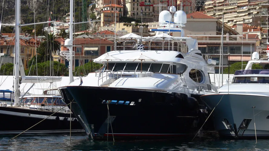 glaze-motor-yacht-trinity-161-2007-49m-bow