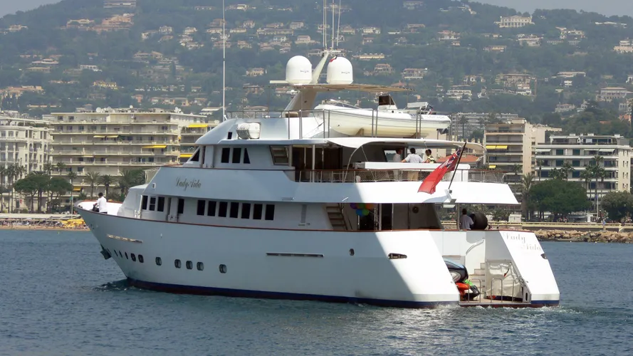 lady-aida-motor-yacht-bugari-1990-36m-stern