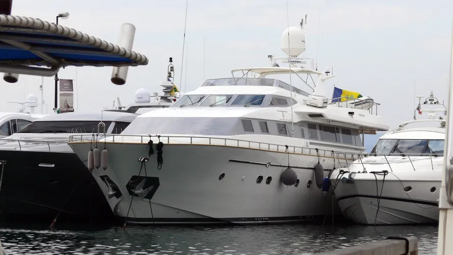 mazag-motor-yacht-falcon-100-1996-31m-bow