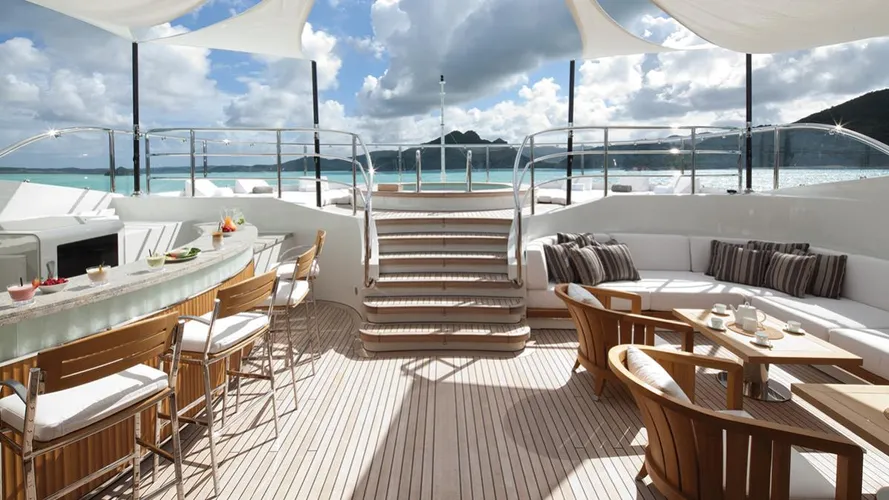 seanna-motor-yacht-benetti-2011-65m-aft-deck