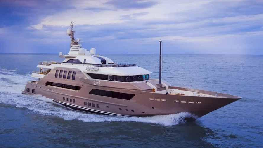 j-ade-motor-yacht-crn-2013-58m-cruising