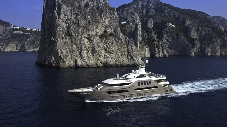 j-ade-motor-yacht-crn-2013-58m-cruising-capri
