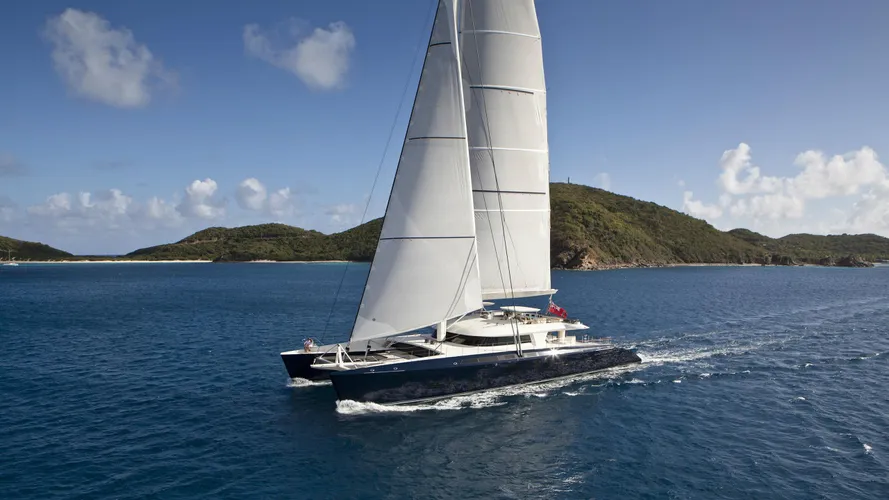 hemisphere-sailing-yacht-pendennis-2011-44m-cruising