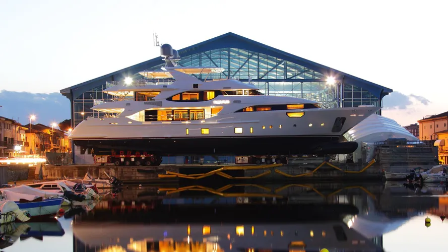 equus-motor-yacht-benetti-crystal-140-2016-42m-profile-shed