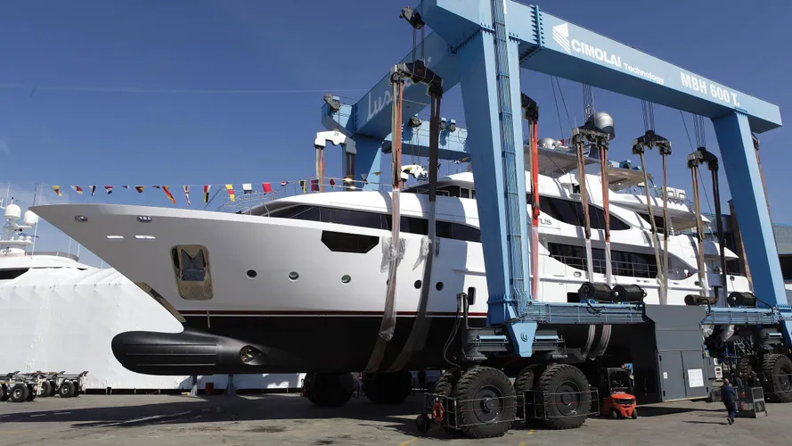 equus-motor-yacht-benetti-crystal-140-2016-42m-profile-launch