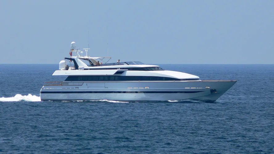meridiana-motor-yacht-baglietto-1991-37m-cruising-profile-before-refit