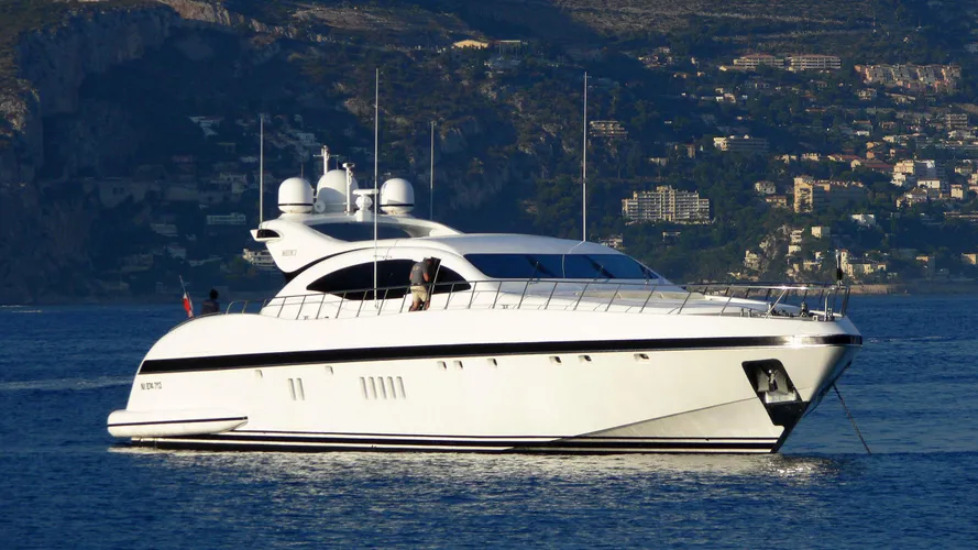 naisca-v-motor-yacht-overmarine-mangusta-108-sport-half-profile