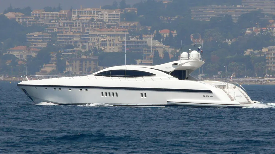 naisca-v-motor-yacht-overmarine-mangusta-108-sport-profile