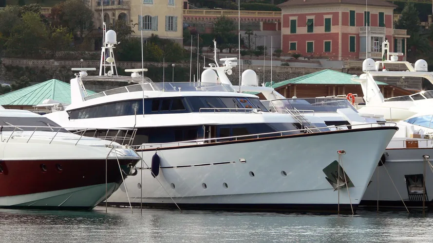 nomi-motor-yacht-picchiotti-1997-30m-half-profile