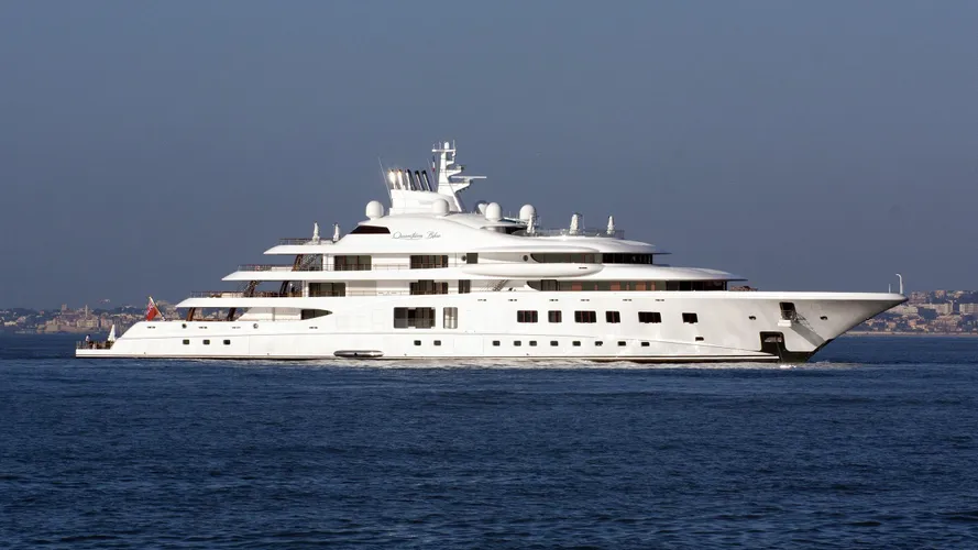 quantum-blue-motoryacht-lurssen-2014-104m-running-profile