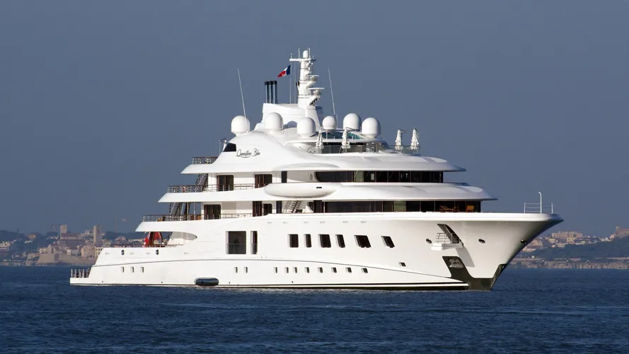 quantum-blue-motoryacht-lurssen-2014-104m-running-half-profile