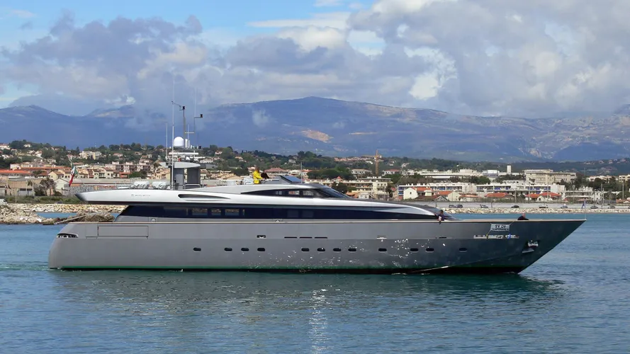 percal-ii-motor-yacht-baglietto-2007-34m-profile