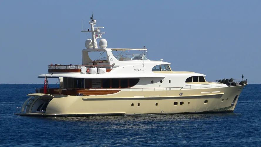 perla-nero-motor-yacht-cyrus-2007-33m-profile-moored