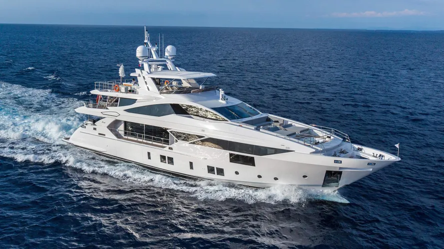 constance joy motoryacht benetti vivace 125 2016 38m running half profile sistership